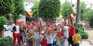 Alanya Kent Konseyi çocuklarla birlikte su kabağı dikti