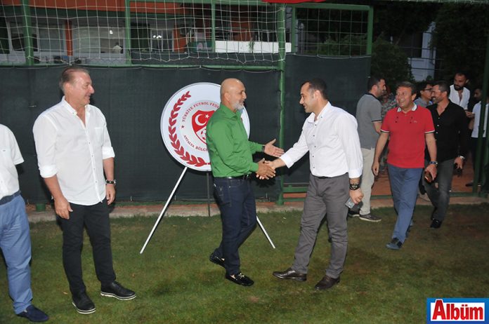 Alanyaspor camiası, kulüp yönetimi tarafından düzenlenen iftar yemeğinde biraraya geldi.