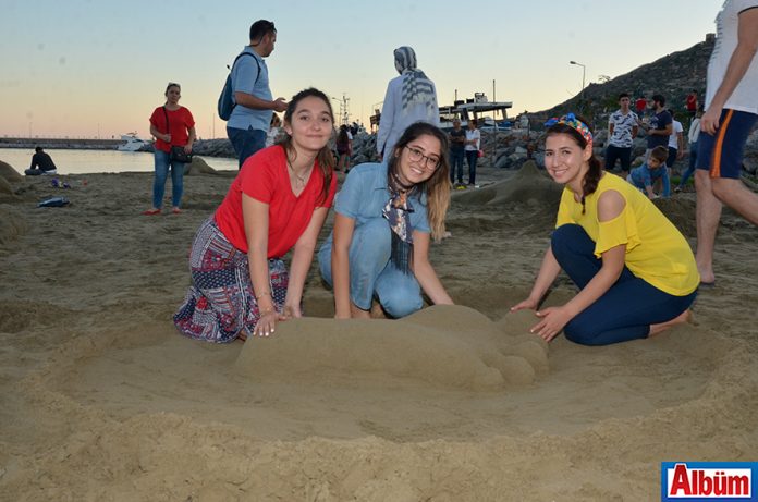 Bu yıl ikincisi düzenlenen 'Kumdan Heykel Yarışması' Alanyalılar tarafından yoğun ilgi gördü.