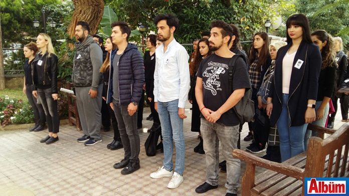 Alanya Hamdullah Emin Paşa Üniversitesi (AHEP) öğrencileri, Ulu Önder Mustafa Kemal Atatürk'ün ölümünün 79. Yıldönümü anısına üniversite binasında tören düzenledi.