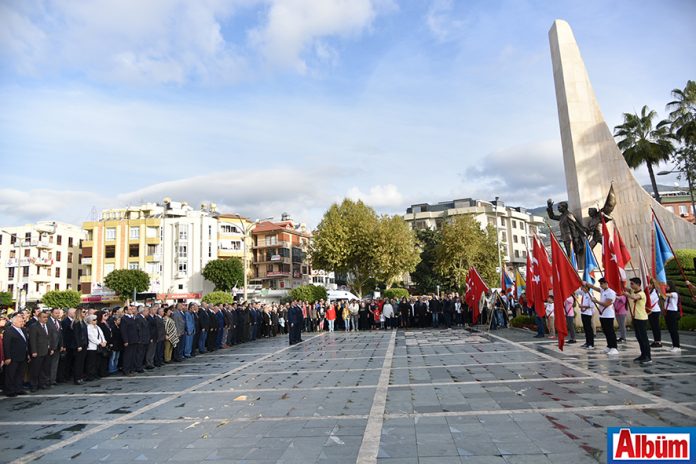 Ulu Önder Mustafa Kemal Atatürk'ün ölümünün 79. Yıldönümü anısına Hükümet Meydanı Atatürk Anıtı önünde kalabalık bir tören düzenlendi.