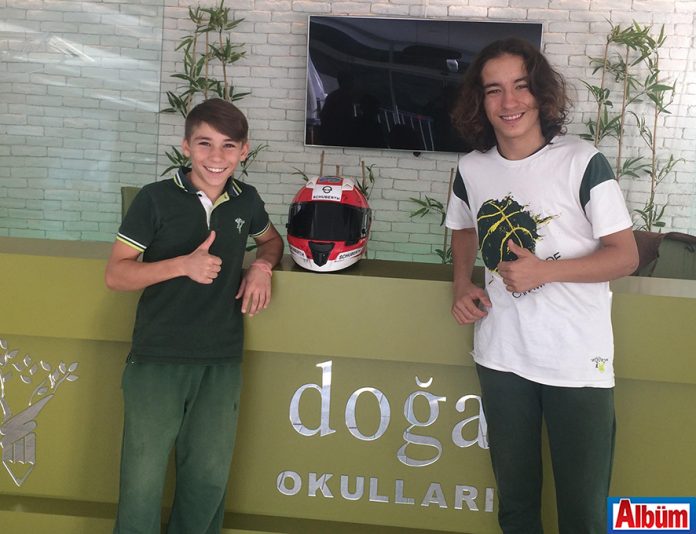 Alanya Doğa Koleji Anadolu Lisesi öğrencileri ikiz kardeşler Deniz ve Can Öncü, Red Bull Moto GP Rookies Cup Asya Yetenek Kupası’nın son ayağı Malezya’da şampiyon oldu.