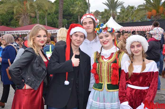 Noel'e özel neşeli pazar - Alanya Belediyesi Yabancılar Meclisi 8. Uluslararası Noel Pazarı