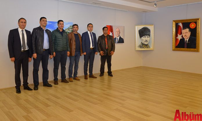 Alanya Cumhuriyet Başsavcısı Yasin Emre, Alanya İlçe Emniyet Müdürlüğü Asayiş Büro Amiri İsa Arı ve Azerbaycanlı Ressam Eldar Zeynalov'un eserlerinin bulunduğu sergi açıldı.