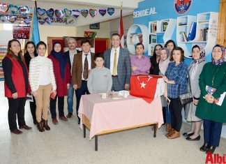 Gönül Kemal Reisoğlu İlkokulu tarafından değerler eğitimi kapsamında geliri Mehmetçik Vakfı'na bağışlanmak üzere bir yardım kampanyası düzenledi. Okul öğretmen, öğrencileri ile velilerinin katkı sağladığı bağış kampanyası ile 6670 TL ve 100 dolar toplandı.