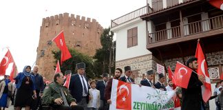 Alanya’da Türk Silahlı Kuvvetleri’nin (TSK) Afrin’e yönelik başlattığı ‘Zeytin Dalı Harekatı’na destek amacıyla bir yürüyüş gerçekleştirildi.