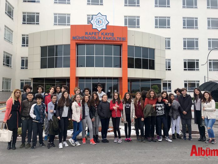 Bil Koleji Yakın Çevremizi Tanıyalım’ gezilerinin ilkini 7. ve 8. sınıf öğrencileriyle Alanya Alaaddin Keykubat Üniversitesi’ne düzenledi. Öğrenciler ilçede bulunan üniversiteyi ziyaret ederek, 3 fakülteyi gezdi. Ziyarette öğretim görevlileri tarafından bölümler hakkında bilgiler alındı.