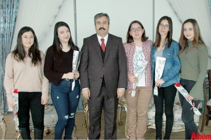 Denizli'de üniversitede öğrenim gören yaklaşık 30 kadar Alanyalı öğrenci, İl Emniyet Müdürü Mevlüt Demir tarafından Denizli Polisevi’nde kahvaltıda ağırlandı.