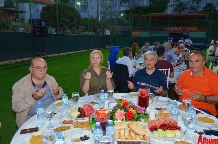 Aytemiz Alanyaspor Kulübü tarafından iftar programı gerçekleştirildi.