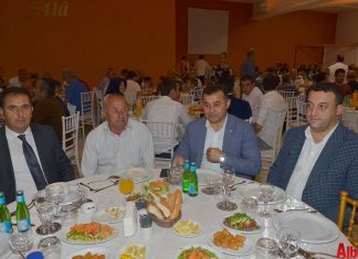 Alanya Şoförler Odası tarafından iftar programı düzenlendi. Odanın yeni yönetiminin düzenlediği ilk iftar siyasileri ve diğer oda başkanlarını da bir araya getirdi.