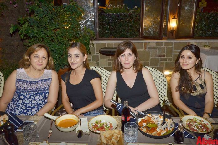 Waldorf Alanya Özel Yaşam Okulları öğretmenleri NO 40 Cafe & Brunch’taki bir araya geldi.