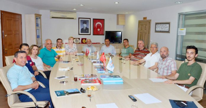 Alanya Kent Konseyi’nin Turizm Komisyonu toplantısında, turizm sezonu devam ederken sorunların da beraberinde devam ettiğine vurgu yapıldı ve 