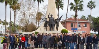 Tüm yurtta olduğu gibi Alanya’da da ’10 Ocak Çalışan Gazeteciler Günü’kutlandı. Alanya Gazeteciler Cemiyeti Başkanı Gaye Coşkun, gazeteciler adına Atatürk Anıtı'na çelenk bıraktı.﻿