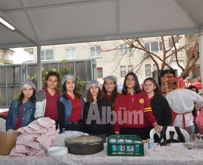 Eczacı Güzin-Velittin Bekrioğlu Mesleki ve Teknik Anadolu Lisesi tarafından geliri okul yararına kullanılmak üzere kermes düzenlendi.